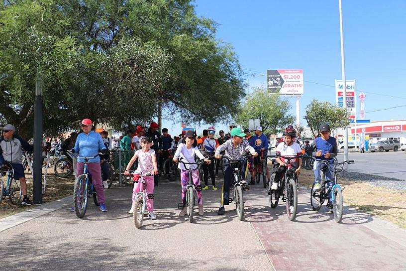 DISFRUTAN FAMILIAS DE RODADA EN FRESNILLO