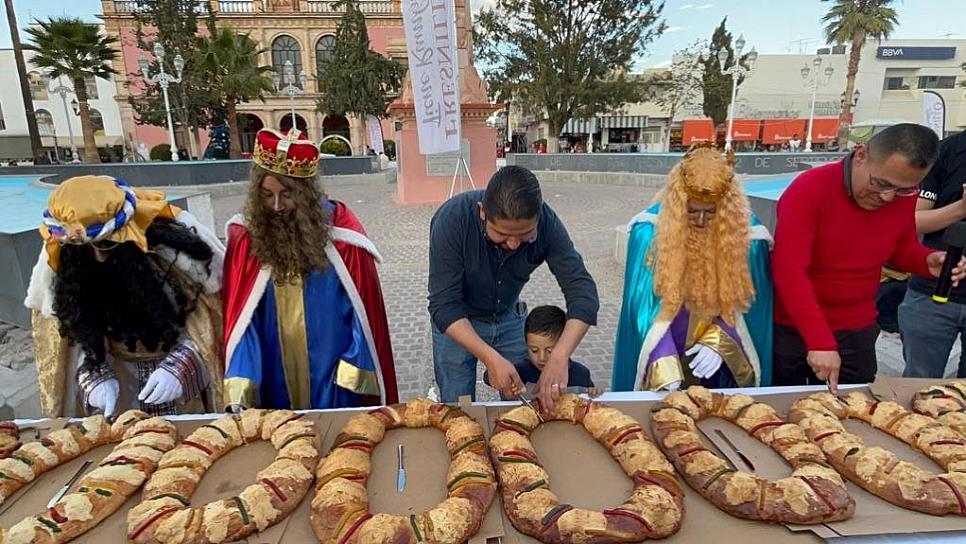 DISFRUTAN FRESNILLENSES DE LA ROSCA DE REYES 