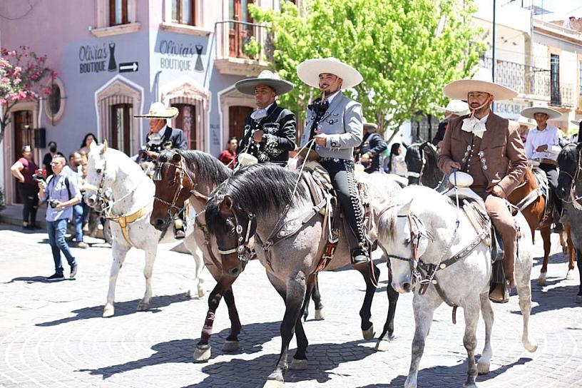 DISFRUTAN JEREZANOS DE TRADICIONAL SÁBADO DE GLORIA 