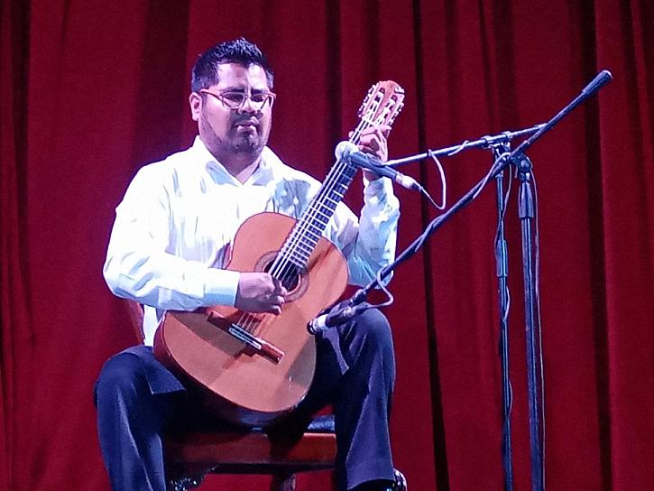 DISFRUTAN JEREZANOS DE UNA NOCHE DE GUITARRA