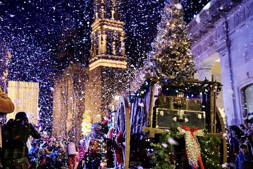 Disfrutan miles de Zacatecas del Desfile Navideño