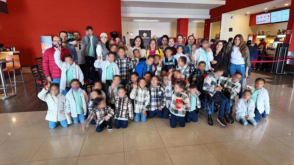 DISFRUTAN NIÑOS DE CASA CUNA “PLÁCIDO DOMINGO” UNA MAÑANA DE CINE