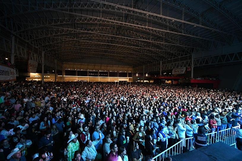 DISFRUTAN PROFESORES TRADICIONAL BAILE DEL MAESTRO