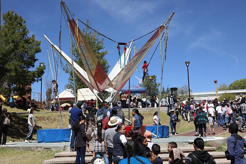 DISFRUTAN ZACATECANOS DÍA DE LA FAMILIA EN LA ENCANTADA