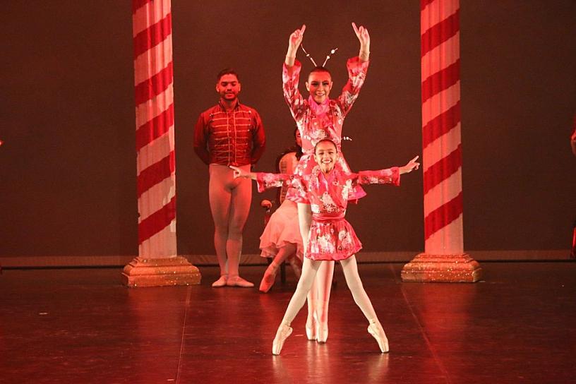 DISFRUTAN ZACATECANOS DE LA EXHIBICIÓN DE DANZA CONTEMPORÁNEA