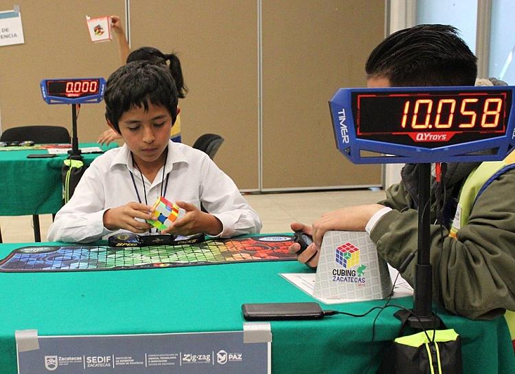 Disputan 58 competidores de la República torneo Cubing Zacatecas 2024