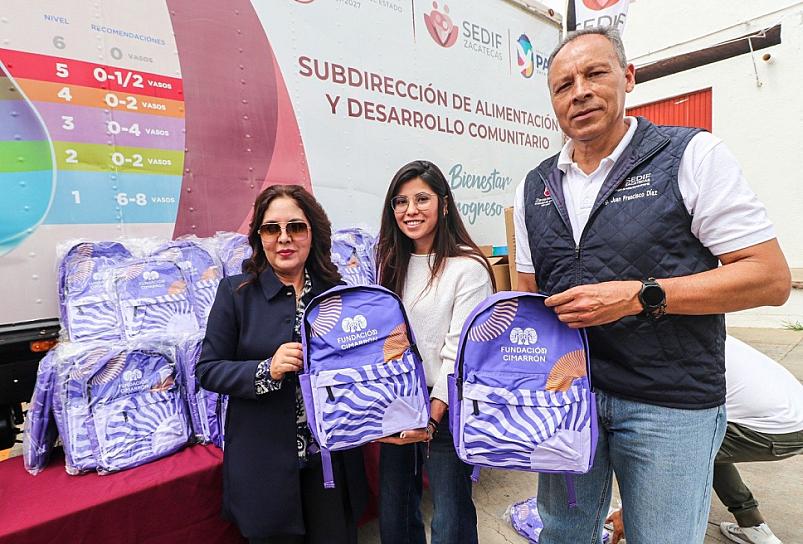 DONA LA FUNDACIÓN CIMARRÓN 500 MOCHILAS ESCOLARES