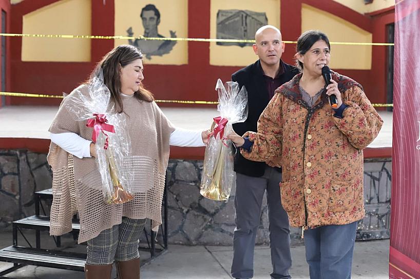 DONAN CORNETAS A BANDA DE GUERRA EN ESCUELA DE JEREZ