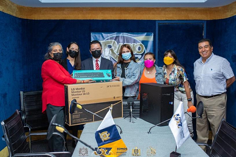 DONAN EQUIPO TECNOLÓGICO PARA PROGRAMA UNIVERSITARIO