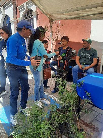 DONAN ÁRBOLES PARA CONMEMORAR EL DÍA MUNDIAL DEL AGUA 