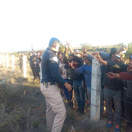  DOS MIL MIGRANTES, VARADOS EN SAN JERÓNIMO; PC AYUDA CON ENTREGA DE COBIJAS Y AGUA 
