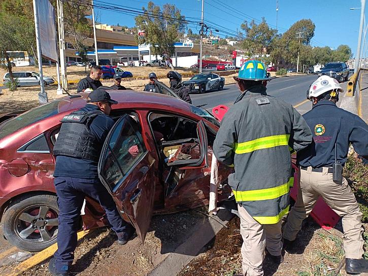 DOS PERSONAS PRENSADAS, SALDO DE APARATOSO ACCIDENTE VIAL