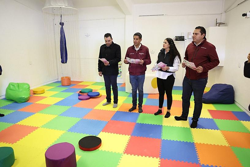 Dotan de materiales y tecnología a 38 escuelas de educación especial