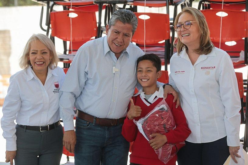 DOTARÁN DE UNIFORMES ESCOLARES A ESTUDIANTES DE PRIMARIAS, ANUNCIA DMA EN VALPARAÍSO