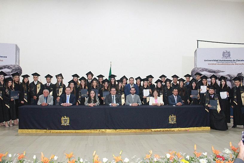EGRESAN 118 NUEVOS PROFESIONALES EN LEYES 
