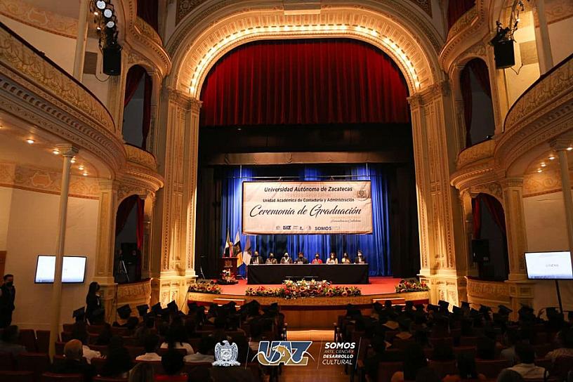 EGRESAN 294 NUEVOS LICENCIADOS EN CONTADURÍA Y ADMINISTRACIÓN