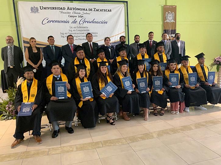 EGRESAN 48 ESTUDIANTES DEL CAMPUS UAZ JALPA 
