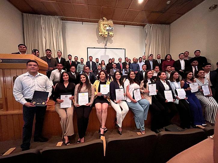 EGRESAN 56 PROFESIONISTAS DE CIENCIAS DE LA TIERRA 