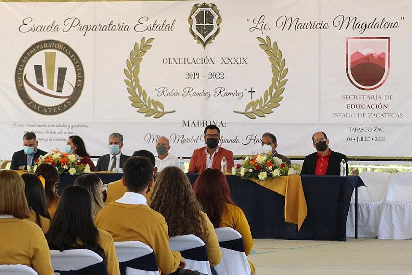 EGRESAN 68 JÓVENES DE PREPARATORIA DE TABASCO