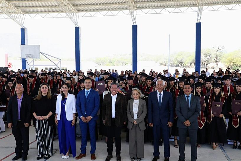 EGRESAN 97 JÓVENES DE LA UPSZ