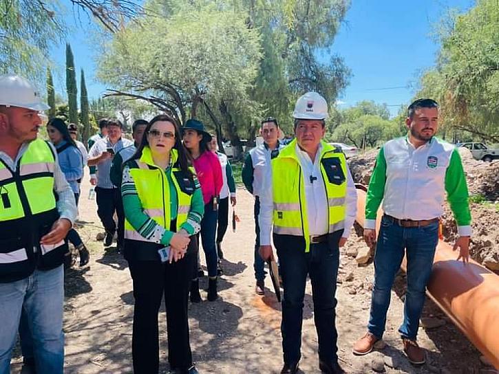 SUPERVISA GOBERNADOR OBRA DE ALCANTARILLADO EN SAN PEDRO PIEDRA GORDA