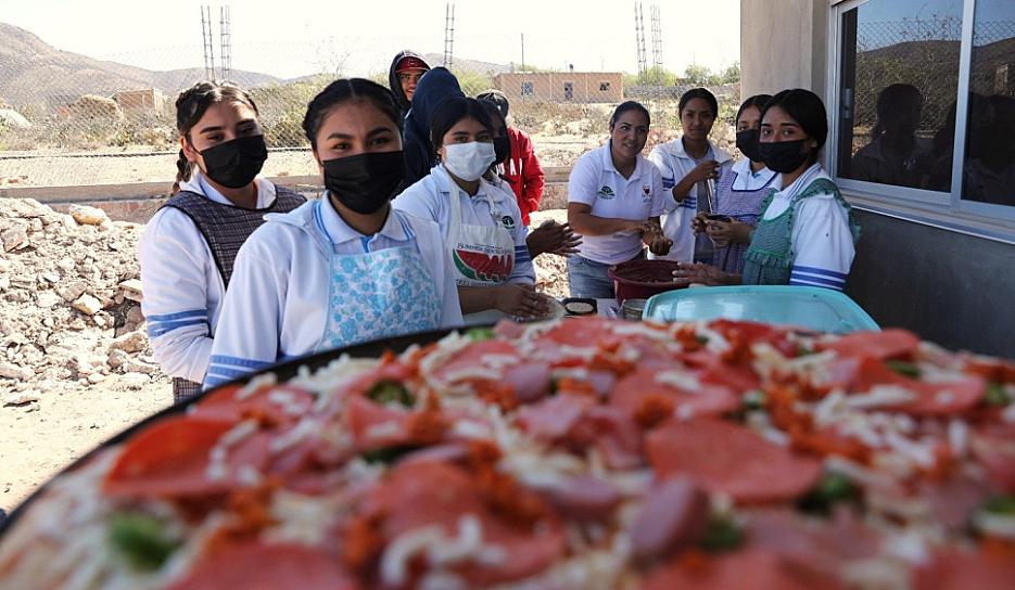 ELABORAN CONDOCHES Y PIZZAS PARA GANARSE LA VIDA