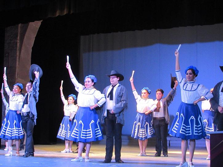 EL BALLET TELPOCHCALLI PARTICIPA EN EL PROGRAMA DOMINGOS FAMILIARES