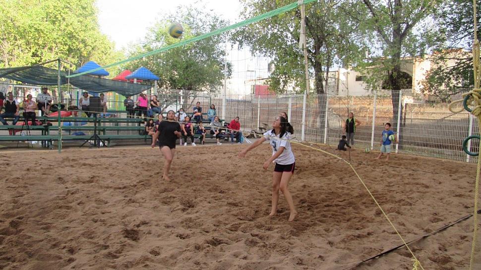 EL EQUIPO MOON OBTUVO EL CAMPEONATO EN EL PRIMER TORNEO DE VOLEIBOL DE PLAYA FEMENIL