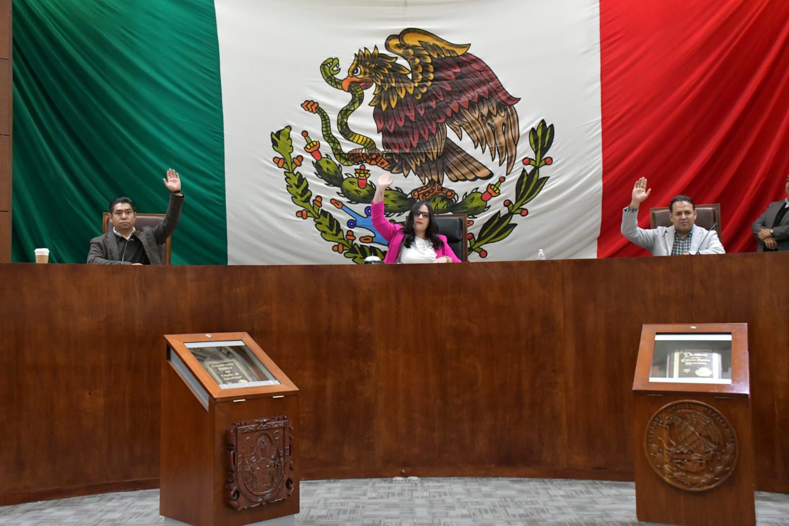 APRUEBA LEGISLATURA CONVOCATORIA DE RECONOCIMIENTO FEMENINO