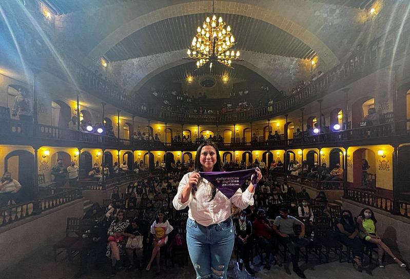 EL SEXTING SEGURO NO EXISTE: OLIMPIA CORAL 