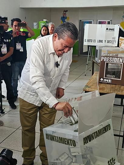 EMITE DAVID MONREAL SU VOTO EN FRESNILLO 