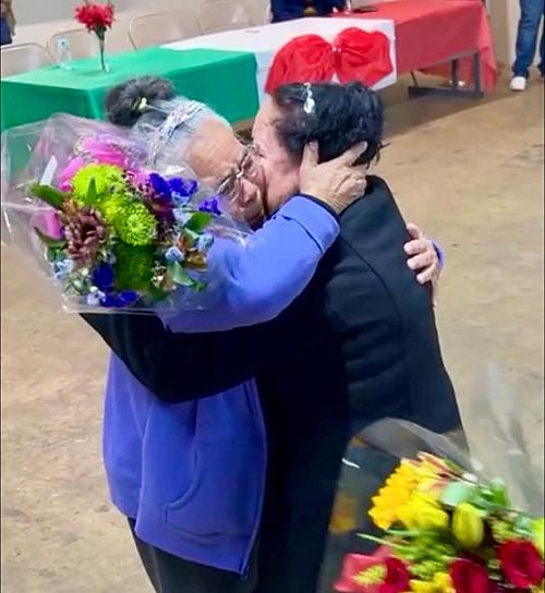 Emocional reencuentro familiar del Programa Corazón de Plata