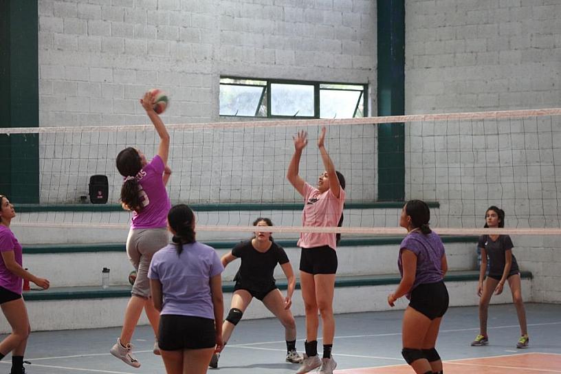 EMOCIONANTES ENCUENTROS DE VOLIBOL EN JEREZ