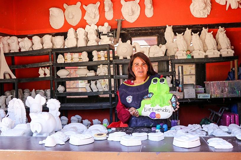 EMPRENDE TALLER DE FIGURAS DE YESO GRACIAS A BECA DE TRABAJO INFANTIL