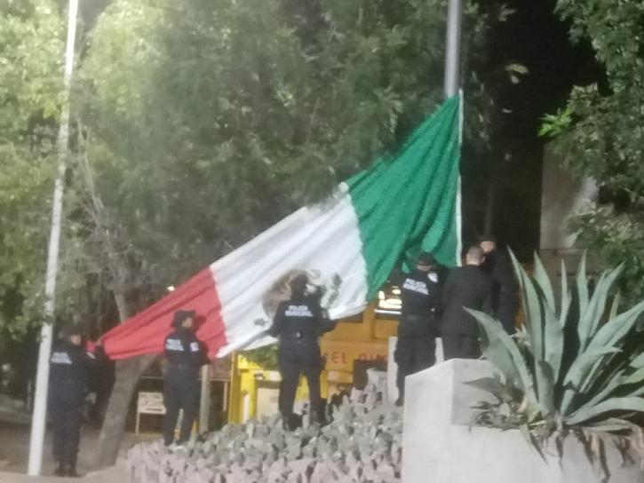 ENCABEZA HUMBERTO SALAZAR IZAMIENTO DE LA BANDERA EN JEREZ