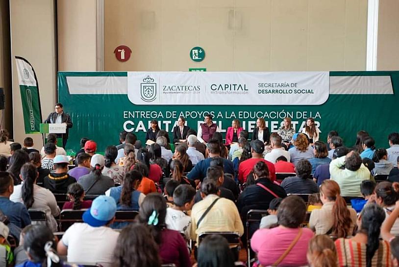 ENCABEZA JORGE MIRANDA LA ENTREGA DE APOYOS A LA EDUCACIÓN DE LA CAPITAL DEL BIENESTAR