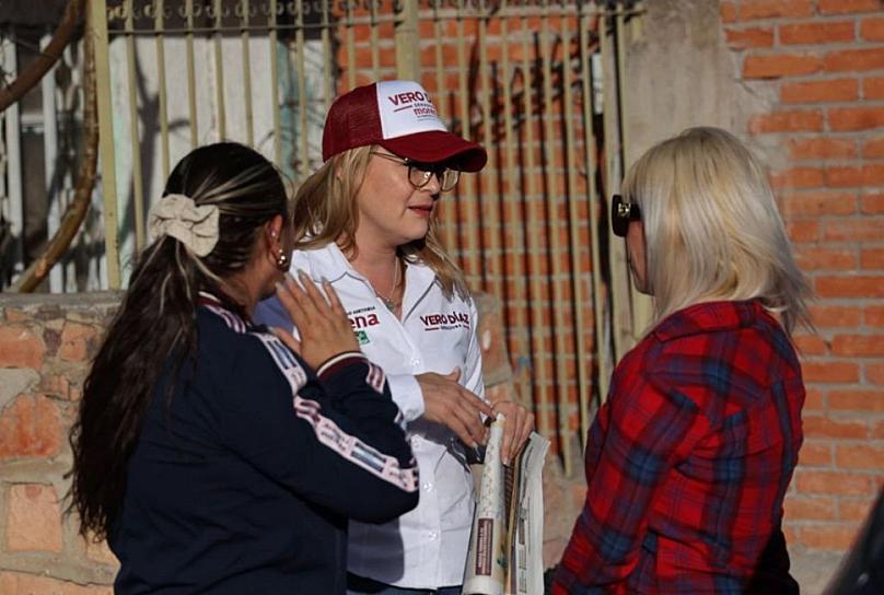 ENCABEZA VERO DÍAZ BRIGADA PUERTA POR PUERTA PARA PROMOVER PROYECTO DE LA 4T 