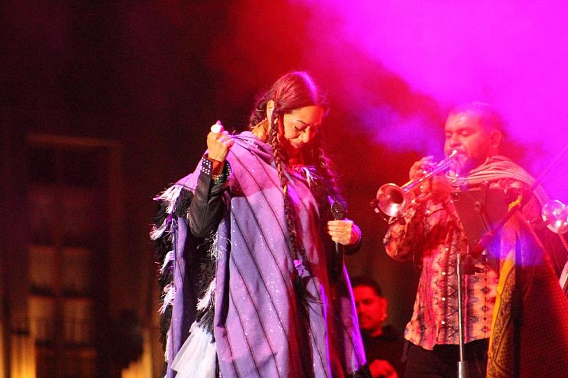 ENCANTA LILA DOWNS A ZACATECANOS