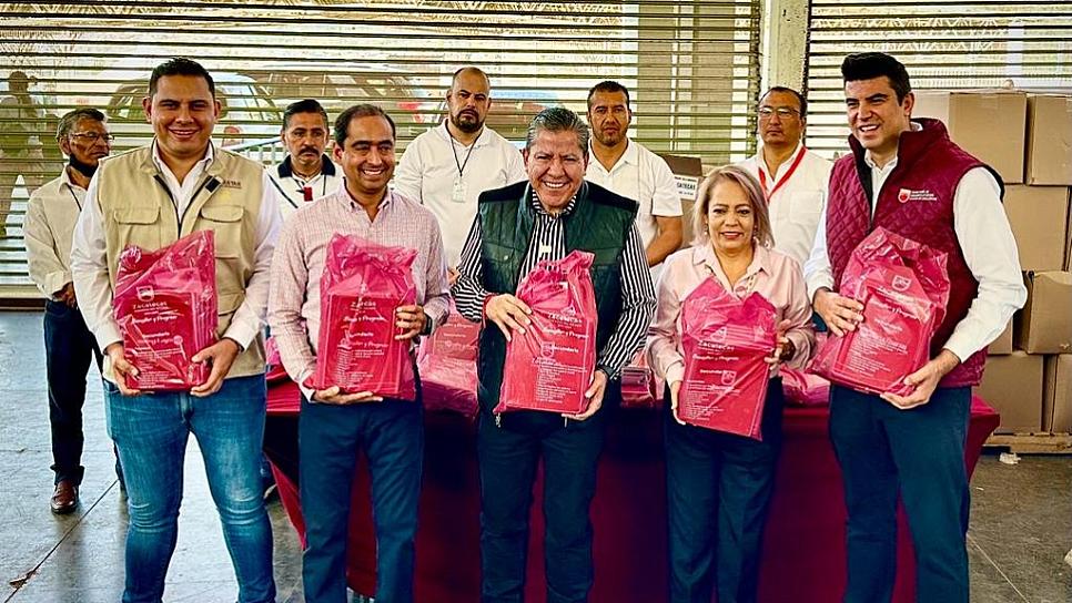 EN DOS DÍAS, ENTREGAN ALREDEDOR DE 30 MIL PAQUETES DE ÚTILES ESCOLARES