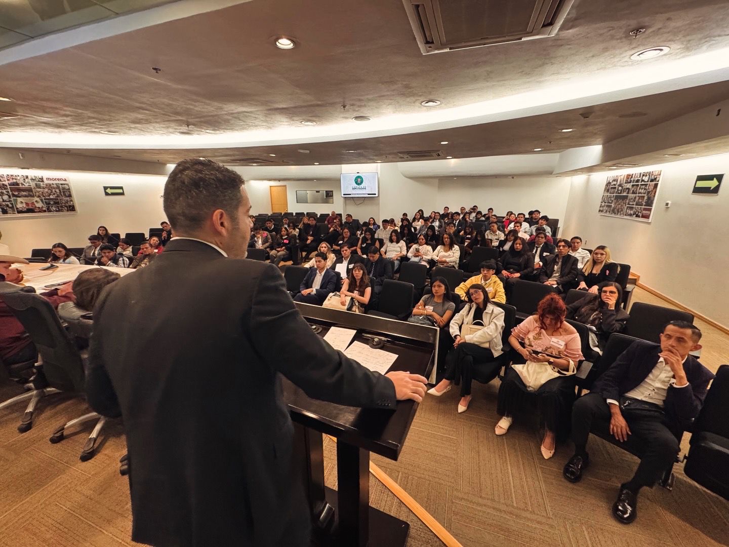 RECIBE ULISES MEJÍA PROPUESTAS JUVENILES POR ESCUELAS SEGURAS