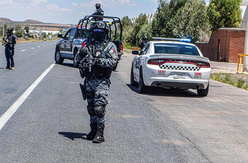 ENFRENTAMIENTO EN JEREZ DEJA 2 MUERTOS Y 3 POLICÍAS HERIDOS; ASEGURAN ARMAS Y EQUIPO TÁCTICO