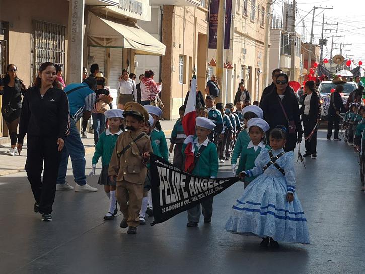 EN FRESNILLO, DESFILAN CON MOTIVO DE LA REVOLUCIÓN MEXICANA