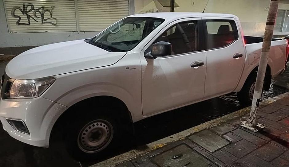 EN FRESNILLO, POLICÍAS ASEGURAN UNA CAMIONETA CON REPORTE DE ROBO