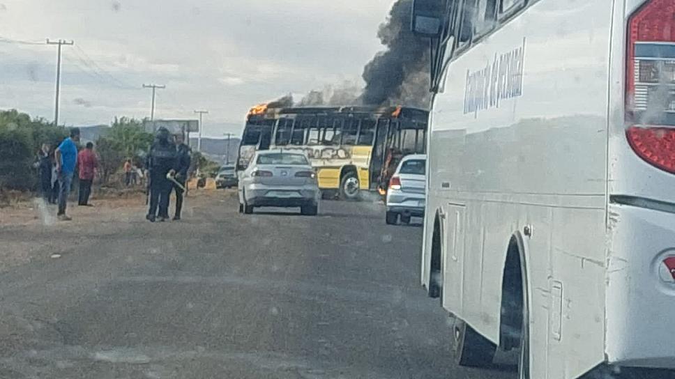 EN GUADALUPE, BLOQUEAN CARRETERA ESTATAL 181