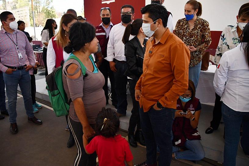 EN GUADALUPE, EL ALCALDE ESCUCHA PETICIONES DE LA POBLACIÓN 