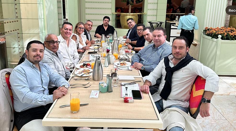 EN LAS VEGAS, CREAN EMPRESARIOS Y POLÍTICOS GRUPO DE APOYO A JULIA OLGUÍN 