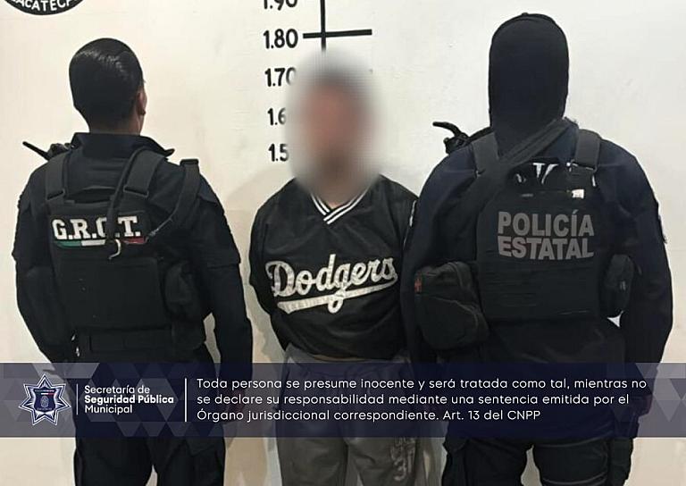 EN PERSECUCIÓN, HOMBRE INTENTA ATROPELLAR A 2 POLICÍAS