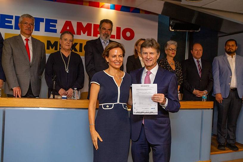 ENRIQUE DE LA MADRID SE REGISTRA PARA COMPETIR POR CANDIDATURA DEL FRENTE