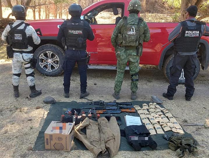 EN TEPETONGO, ASEGURAN ARMAMENTO Y EQUIPO TÁCTICO 