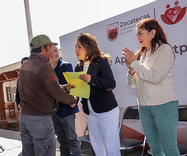 ENTREGA APOYOS POST COVID A JEREZANOS 